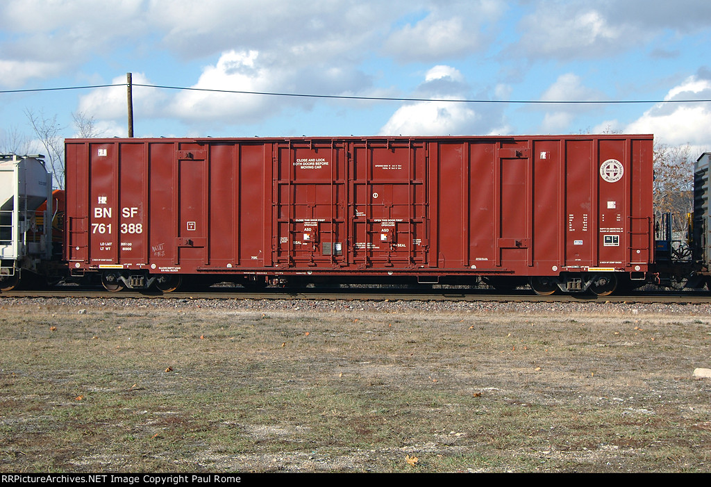 BNSF 761388, 60-ft Hi Cube, Plate-F Box Car